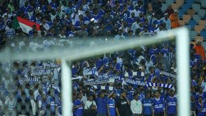 Arabii îl îmbracă în aur: 18.000.000 de euro e doar salariul anual