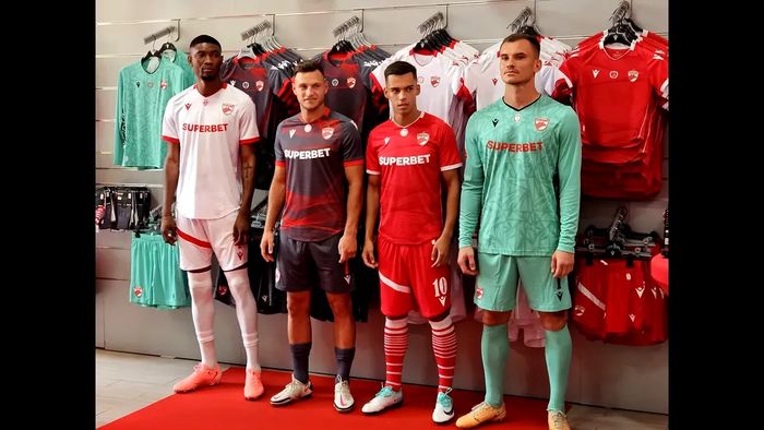 Dinamo, precum Milan, Manchester City, Borussia Dortmund sau Marseille: „câinii” revin la echipamentul în care au bifat cea mai mare performanță din istorie. EXCLUSIV