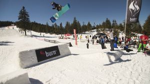 Harghita-Mădărași, "kicker-ul" cucerit de snowboard-erii și schiorii veniți la Snow On Fire