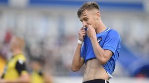 INTERVIU | Denis Drăguș a rupt tăcerea, după ce Viitorul s-a înțeles cu Standard Liege: "Mereu am avut în minte să merg pe drumul lui Răzvan Marin". La ce gigant al Europei visează să joace și care sunt cele 3 lucruri pe care le ia cu el