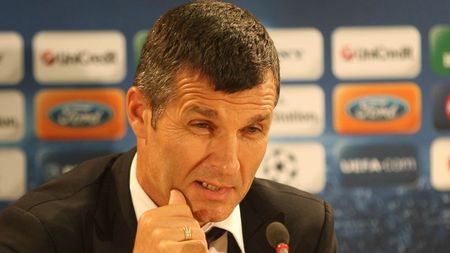 "Nu vrem să riscăm să ne facem de râs"