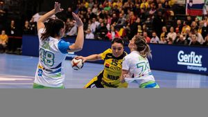 România - Spania | Valentina Ardean-Elisei: "Când m-au chemat din nou la echipa națională, pentru mine a fost WOW". Extrema stângă joacă în Germania la al 10-lea turneu final din carieră și continuă să lupte ca un "pitbull" pentru România