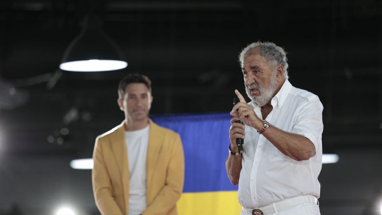 Ion Țiriac nu a mai avut răbdare să se termine totul și le-a cerut medaliaților de la Jocurile Olimpice să facă un singur lucru pentru el. S-au încolonat toți, în frunte cu David Popovici, pentru a-l mulțumi pe magnat