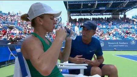 "Darren, ce fac rău!?" Halep și Cahill, dialog tensionat în timpul finalei de la Cincinnati: "Nu mai vorbi!"