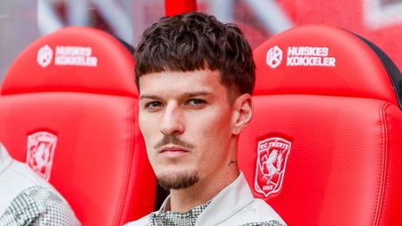 Transferat cu surle şi trâmbițe, Dennis Man a fost doar rezervă la primul meci al lui PSV. Antrenorul a spus de ce nu l-a băgat, de fapt, nici măcar un minut pe român