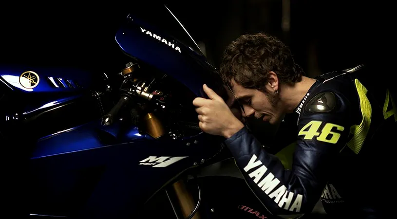 FOTO Rossi s-a fotografiat alături de noua motocicletă!** Marc Marquez, copilul-minune din MotoGP, și-a prezentat 