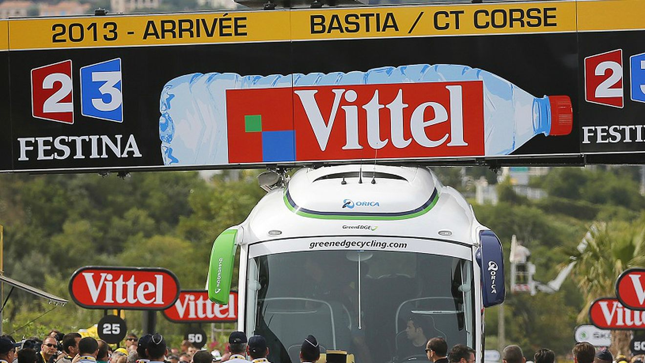 LIVE BLOG -  Haos în Le Tour după ce un autobuz a rămas blocat pe linia de sosire! Kittel se impune într-un sprint al locotenenților! Tony Martin, suspect de fractură de claviculă
