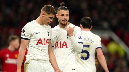 „Două lovituri majore". Presa din Anglia a reacționat după ce a aflat ce se întâmplă cu Micky van de Ven, rivalul lui Radu Drăguşin de la Spurs