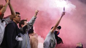 "Interzișii" în "colivia aurită"!