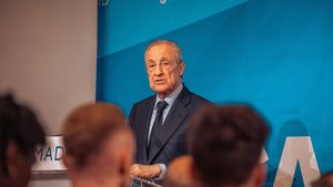 Florentino Perez s-a uitat la meciul România - Ucraina 3-0, în care Stanciu și Man au strălucit, și imediat după joc a pus mâna pe telefon și l-a sunat pe fotbalist! Ce i-a transmis președintele lui Real Madrid