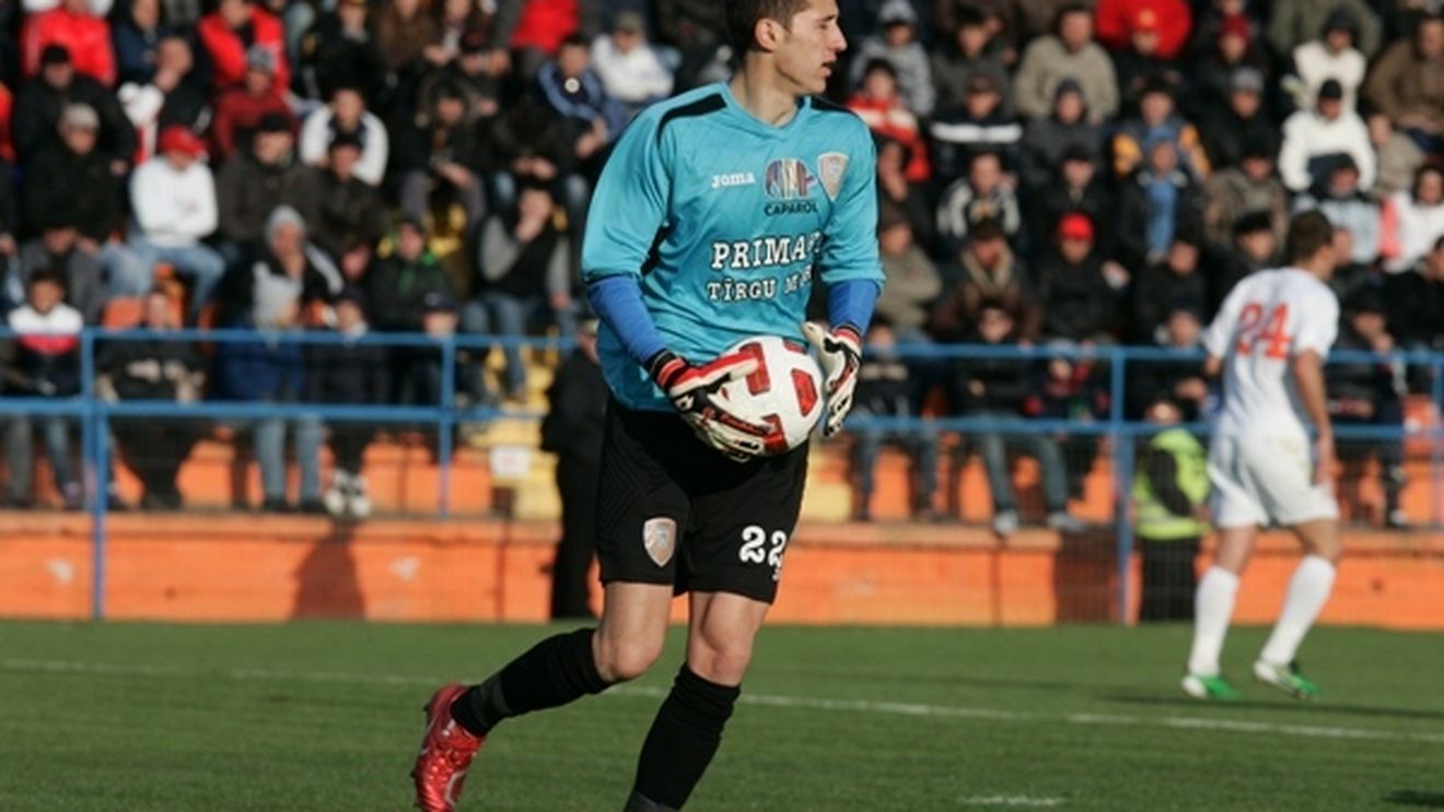 Pregătesc plecarea lui Tătărușanu? "Nu a convins!"** Steaua a pus ochii pe un fan rapidist pe care l-a dat afară pentru că era scund