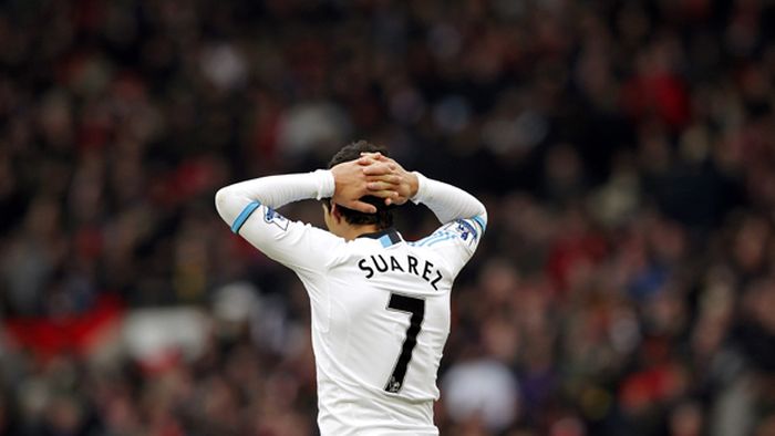 Suarez se căiește că nu a dat mâna cu Evra!** "Sunt dezolat. Am făcut o greșeală și regret ce s-a întâmplat"