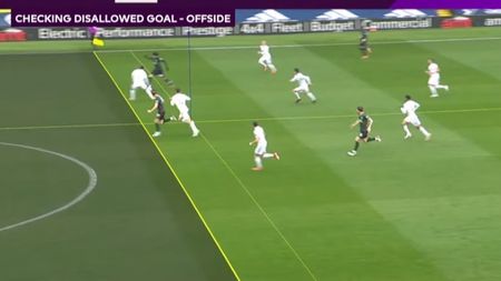 Tehnologia încurcă fotbalul nostru! De ce nu se văd la TV „liniile" din fazele de ofsaid analizate în camera VAR | EXCLUSIV