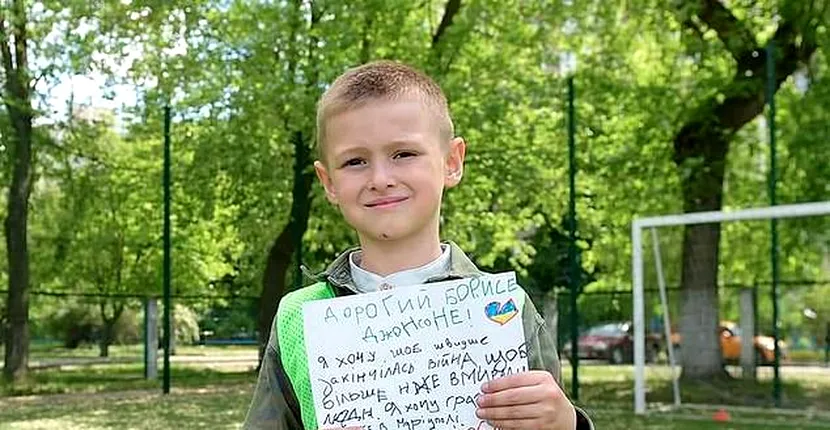 Un copil ucrainean, rămas orfan, i-a scris o scrisoare emoționantă premierului Boris Johnson. Vreau să opresc moartea oamenilor
