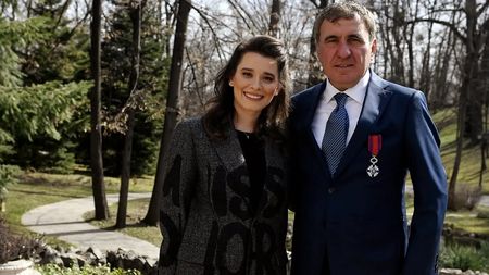 Imaginile momentului înainte de nunta Kirei Hagi. Cum e aranjată biserica: lămâi, măslini şi lavandă