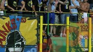 VIDEO Scene apocaliptice înaintea unui meci de Liga I!** Fanii au declanșat IADUL, jandarmii au intervenit în FORȚĂ‚