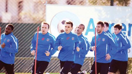 Poker nu, Facebook da!** Steliștii se vor rezuma în Antalya doar la "viciul" online