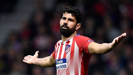 "E un imbecil". Diego Costa a avut nevoie de doar 8 minute pentru a încasa un cartonaș galben. Va rata returul cu Juventus, iar fanii l-au taxat. VIDEO | Ce s-a întâmplat