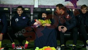 SCENE de cascadorii râsului pe banca Stelei: **"Cheamă-l pe Novak de la încălzire!" Unde se afla, de fapt, Martinovic și de ce e pe LISTA NEAGRĂ‚