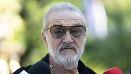 Tratamentul secret cu care Gigi Becali vrea să trăiască 100 de ani. Își face singur perfuziile: „Oamenii mei de la farmacie colaborează cu savanți și fac niște preparate care nu se găsesc în România”