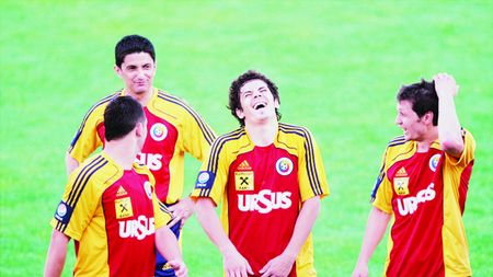 Răzvan, adversarul tatălui său? Negociază cu o echipă din Ucraina, varianta Rapid e de rezervă!** Vezi ce "tricolor" va lua cu el!