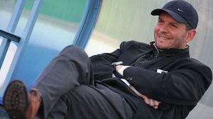 Nu a reușit nimic notabil în Liga I, dar are un TUPEU fantastic:** "Am fost declarat cel mai bun antrenor!" Cum vrea să revoluționeze fotbalul: