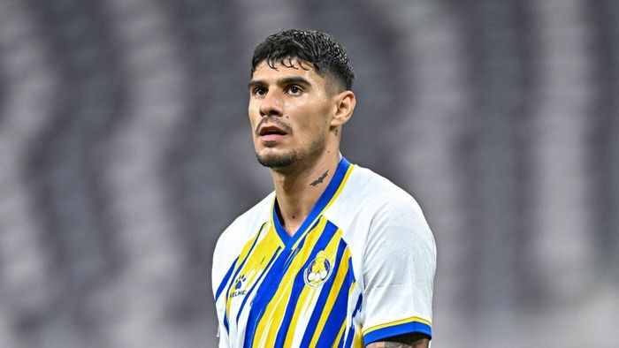 Florinel Coman, scos din lot de Al-Gharafa. Antrenorul a renunțat și la alte 5 vedete, toți fotbaliști străini, și a urmat dezastrul în meci