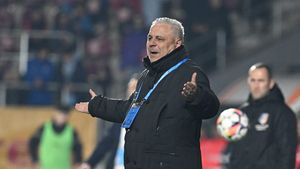 Marius Şumudică i-a făcut lista de transferuri lui Dan Şucu: „Trei jucători. Ştiu ce vreau”