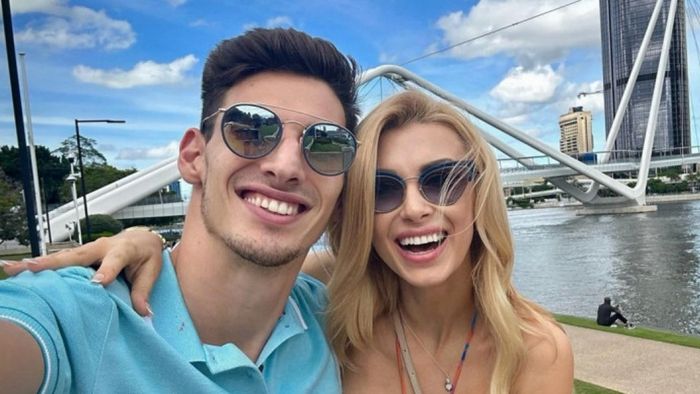 Victor Cornea și „antrenoarea" Andreea Bălan au dat lovitura la Australian Open! O retragere de ultim moment le-a umplut buzunarele celor doi
