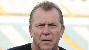 Helmut Duckadam îi apostrofează pe fotbaliștii care s-au infectat cu COVID-19: „Jucătorii câștigă foarte mulți bani și trebuie să facă sacrificii!”