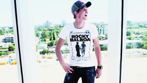 E prieten cu Vettel și fanul lui Mutu!** 'Nadal' al săriturilor cu schiurile se pregătește la Marea Neagră