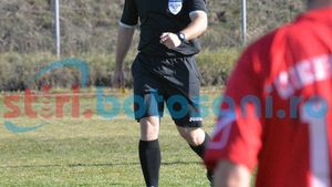 Caz INCREDIBIL la un meci din România. Arbitrul, bătut de jucătorii ambelor echipe. Ce decizie a luat și de ce a fost suspendat