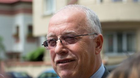 EXCLUSIV | Cristi Bobar și o dezvăluire de senzație: "Anghelache mă suna la 6 dimineața 'Ce faci? Dormi?'". Ce îl ținea treaz pe fostul președinte executiv al lui Dinamo și cum se menține în formă la 72 de ani: "Asta face în fiecare dimineață"