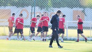 Bonetti le răspunde contestatarilor:** "După victoriile cu 'U' și Voința au reapărut Â«măgarii zburătoriÂ»! Cum să faci spectacol cu jucători născuți în '94 sau '91?"