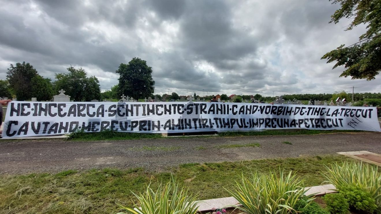 Fanii lui Poli Iași au traversat toată țara pentru a aprinde o lumânare la mormântul lui Ionuț Popa! Trei ani de la dispariția antrenorului