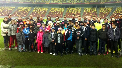 FOTO Surpriză la antrenamentul lui Ajax:** Ogăraru a făcut ședință foto împreună cu 31 de copii de la fundația sa
