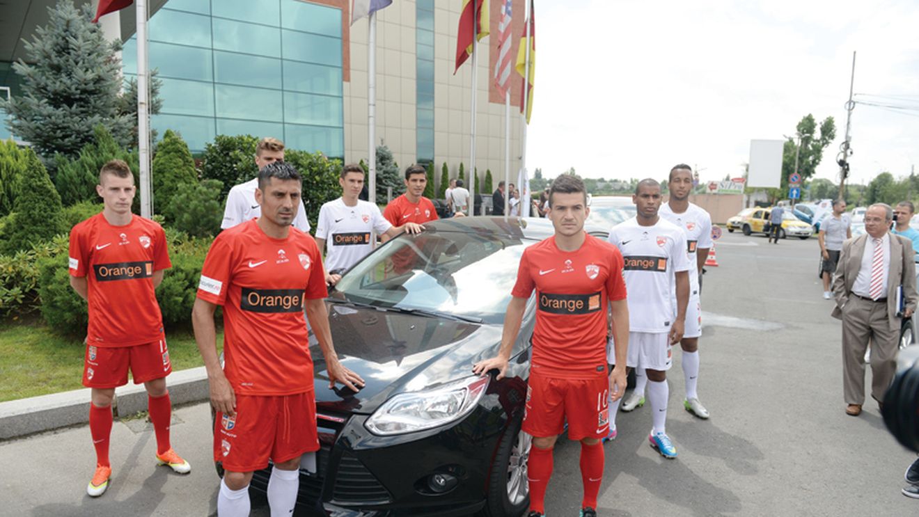 Moda la Dinamo: fanii vor vintage! Danciu-gol conduce detașat în clasamentul tricourilor vândute