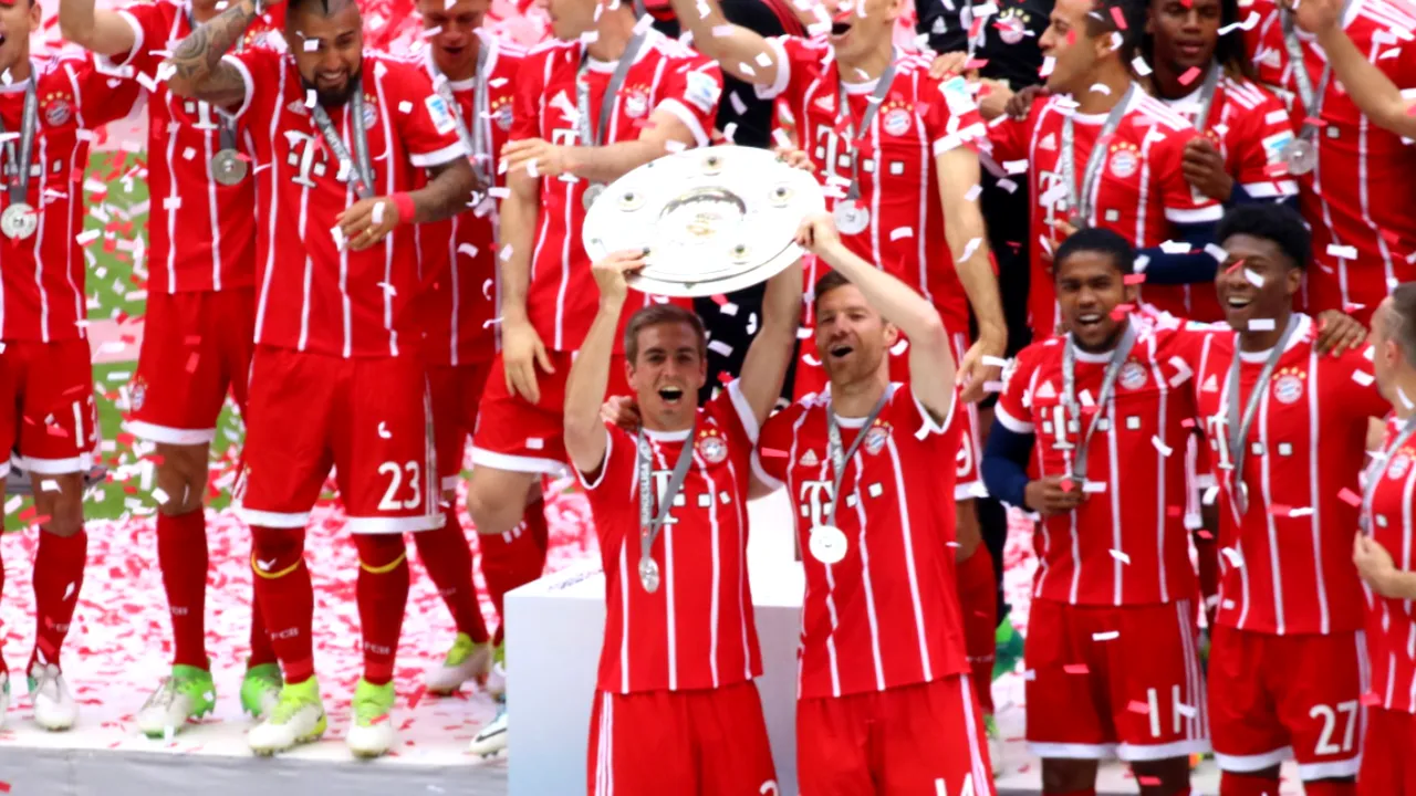 Sărbătoare pe Allianz Arena. Lahm și Xabi Alonso spun adio carierei de fotbalist ridicând pentru ultima dată trofeul de campioni