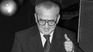 Dragoș Anghel, fiul fostului conducător dinamovist, Vasile Anghel, a vorbit pentru ProSport: "Tata nu era fericit, în contextul în care Dinamo se chinuie de 10 ani". Înmormântarea are loc duminică