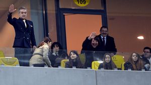 Gigi Becali, înconjurat de dinamoviști la FCSB! Dezvăluiri savuroase despre apropiații latifundiarului din Pipera: „M-am uitat în loja lor. Jumătate au sărit în sus” | VIDEO EXCLUSIV