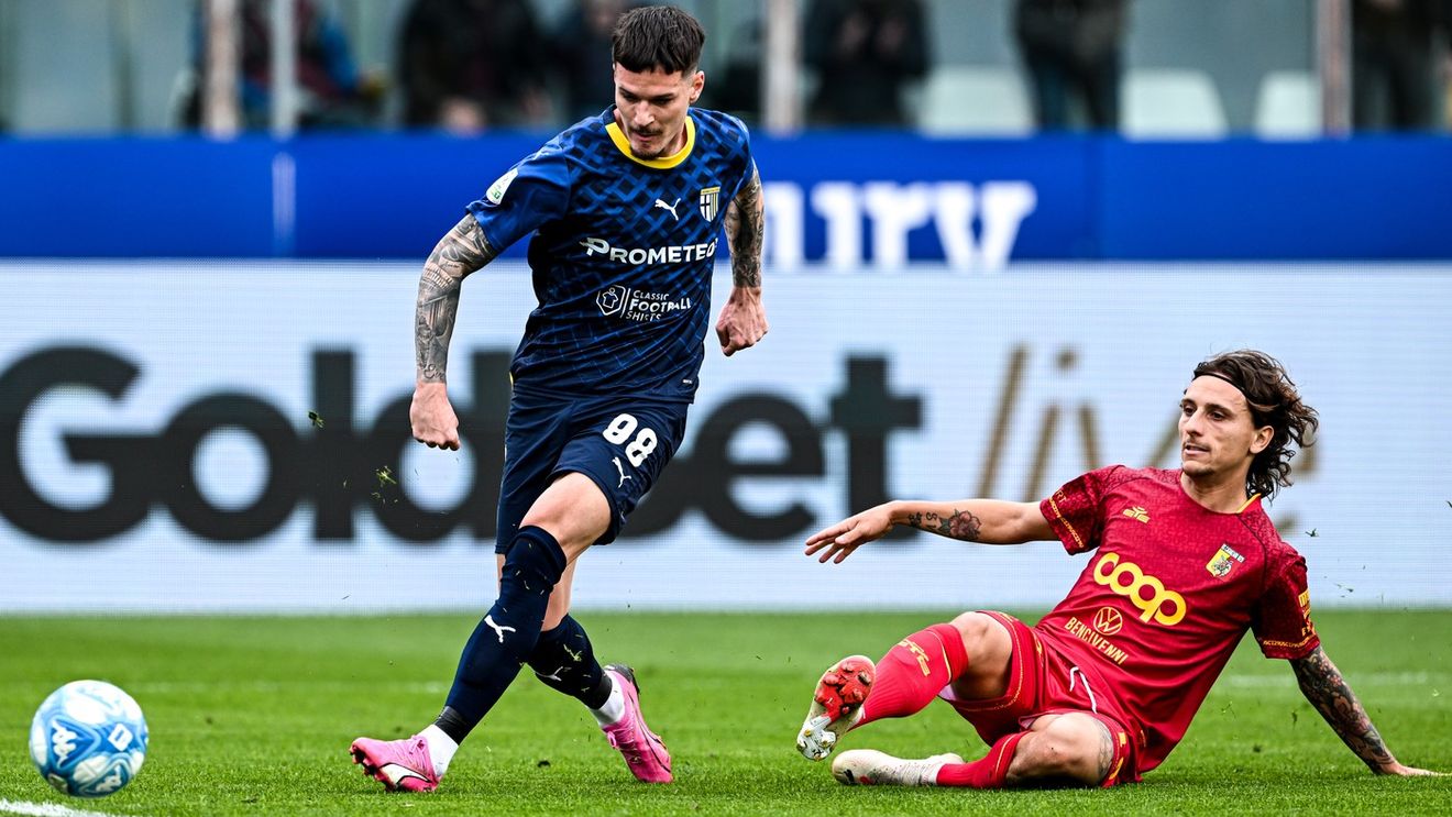 Prima reacție a lui Dennis Man, după ce a semnat contractul carierei! „Asta este bucuria mea acum”