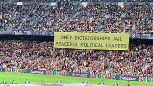 Ce vor să spună fanii Barcelonei cu bannerul afișat în startul meciului: ”Doar dictaturile întemnițează liderii politici pașnici”