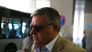 "Mircea Sandu va rămâne la FRF încă 2000 de ani! Vrea să îl depășească și pe Papa!"