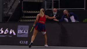 Marta Kostyuk s-a dus „glonț" la antrenorul Simonei Halep! Gest neașteptat al ucrainencei în semifinala de la Transylvania Open | FOTO