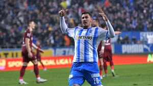 E gras atacantul pe care Steaua Roșie Belgrad vrea să îl transfere de la Universitatea Craiova? Patronul Mihai Rotaru a intrat în direct și a dezvăluit, în grame, greutatea lui Jovan Markovic! „Nici 100 în plus”