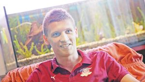 În Giulești, din curtea bisericii!** Stă la doi pași de Dinamo, dar a ales Rapidul