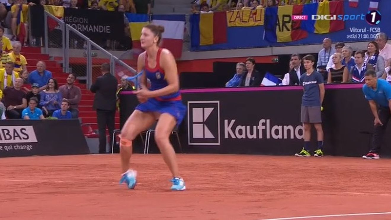 Dramatic! GALERIE FOTO | Momentul în care glezna Irinei cedează și Franța trimite semifinala de Fed Cup în meci decisiv