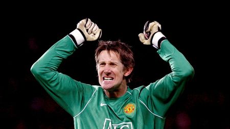 Van der Sar: "Nu puteam refuza oferta pentru încă un an de contract cu Manchester United"