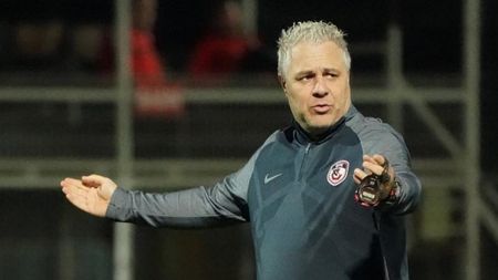 Marius Șumudică a cedat nervos după ce a fost învins de Galatasaray: „Parcă a fost meci de baschet. E evident ce pățesc dacă vorbesc despre asta”