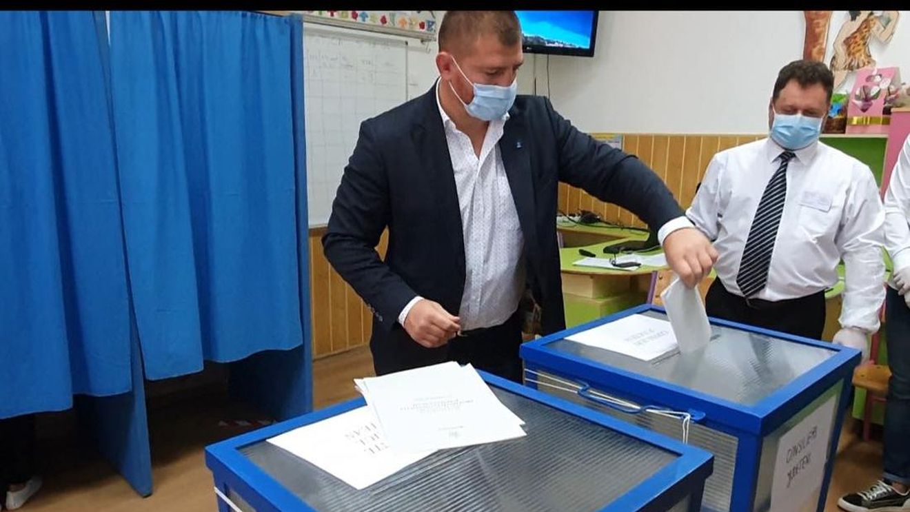 Luptătorul Cătălin Moroșanu, ales consilier județean la Galați din partea PNL. În campanie a afirmat că modelul politic este I.C. Brătianu
